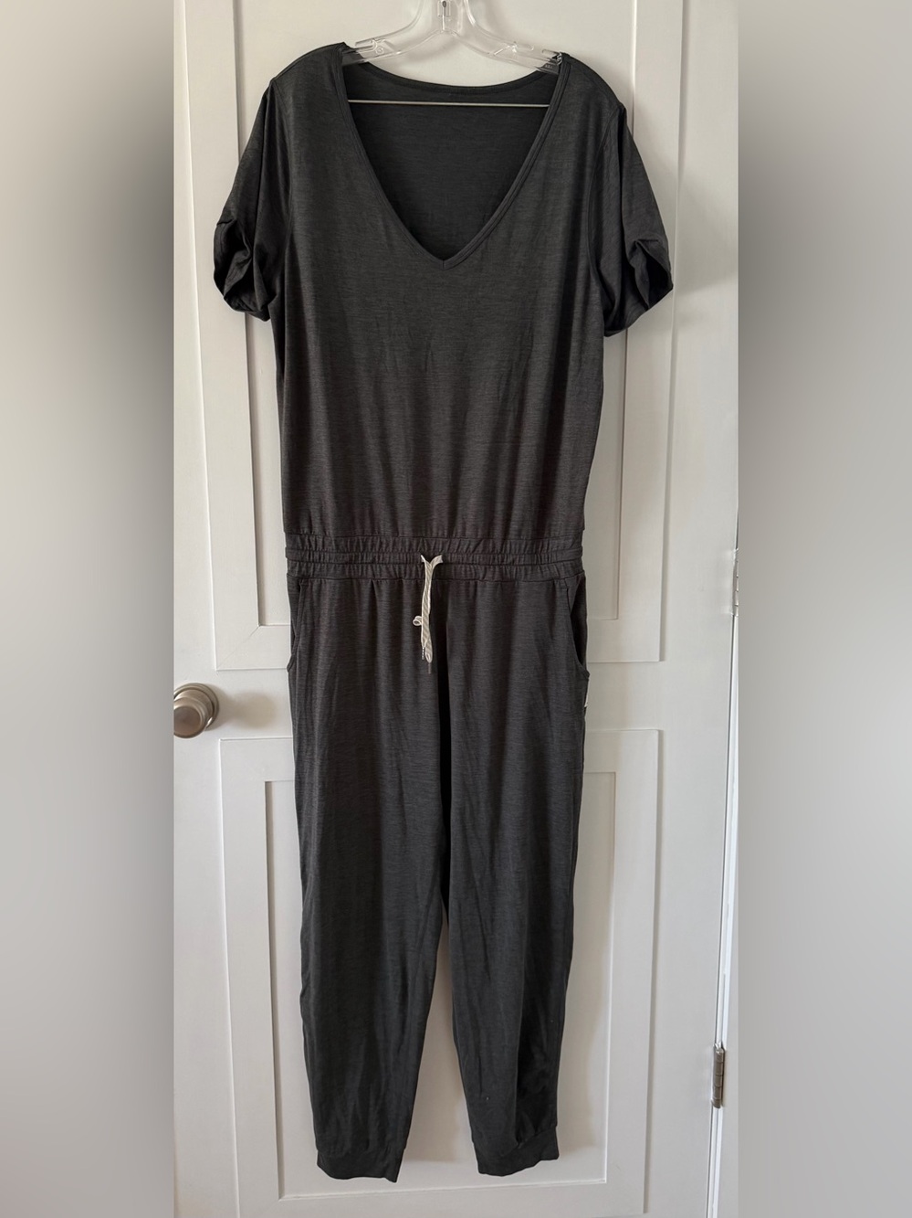 Vuori All Day Jumpsuit Womens XL Charcoal Stretch Jogger 1-Piece Athleisure